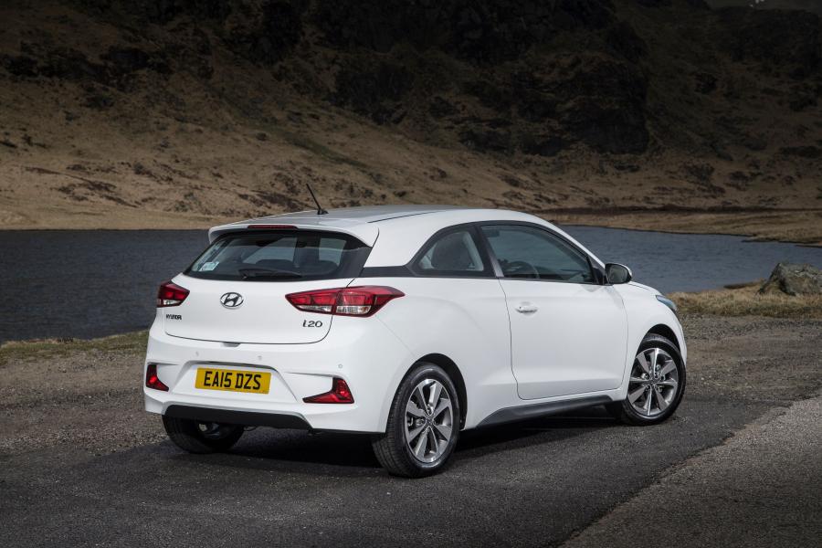  Hyundai i20 Coupe 2015 года  (UK) (фото 22 из 30)